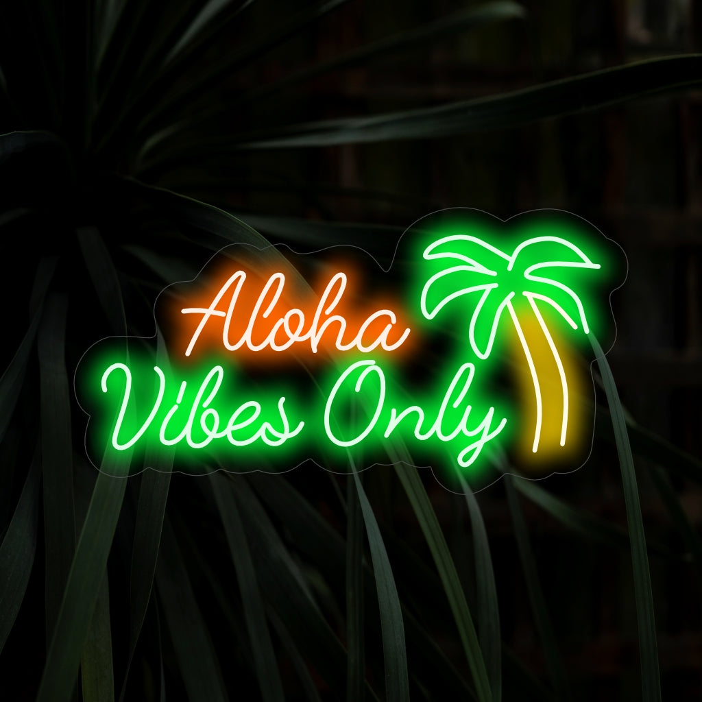 "Aloha Vibes Only Neon Sign" - Ett tropiskt neonljus med den ikoniska hawaiianska hälsningen som ingjuter värme och positivitet i ditt vardagsrum.