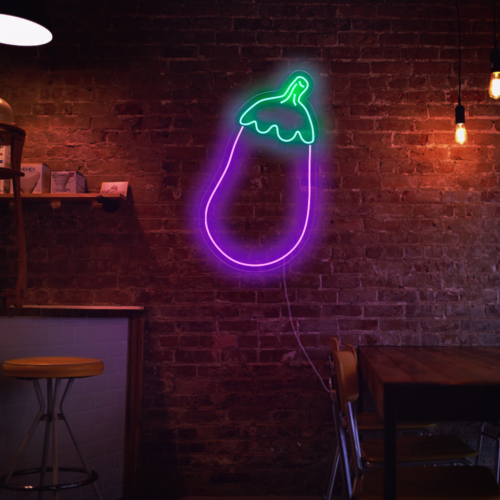 "Aubergine Neon Sign" - Ett unikt neonljus som representerar en aubergine, som ingjuter kulinarisk charm och livfullhet i ditt kök eller din matsal.
