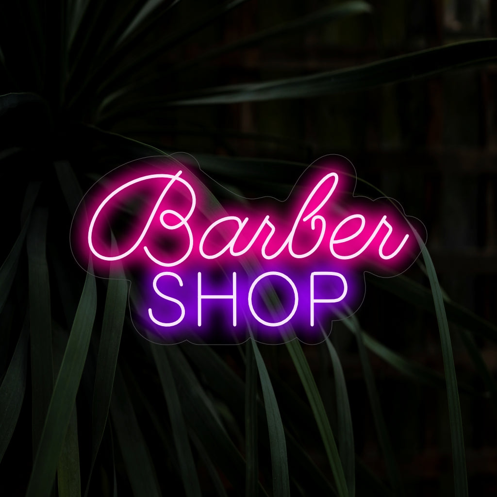 "Barber Shop Neon Sign" - Ett klassiskt neonljus med orden "Barber Shop", vilket skapar en tidlös och stilfull atmosfär i din frisörsalong.