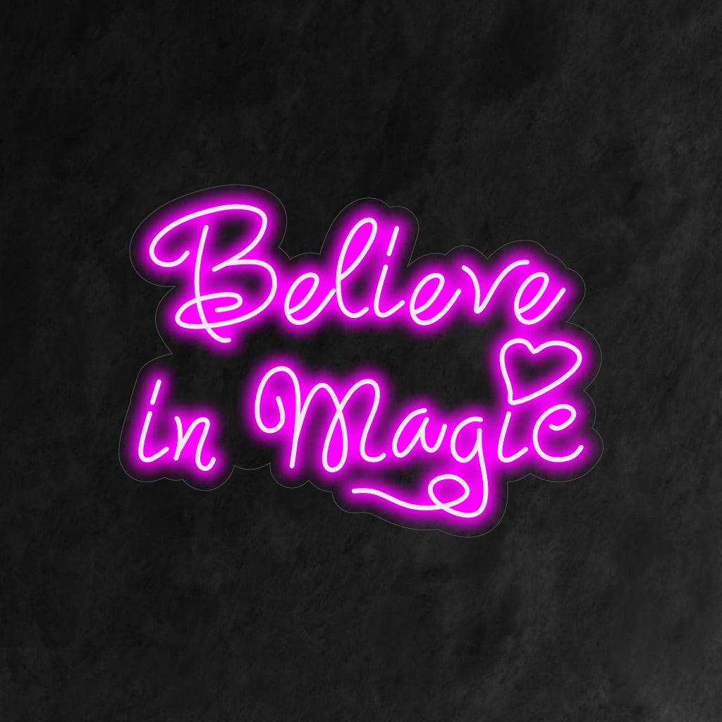 "Believe In Magic Neon Sign" är ett nyckfullt och förtrollande tillägg till din inredning med fantasitema. Ett neonljus som uppmuntrar en tro på magi och förundran.