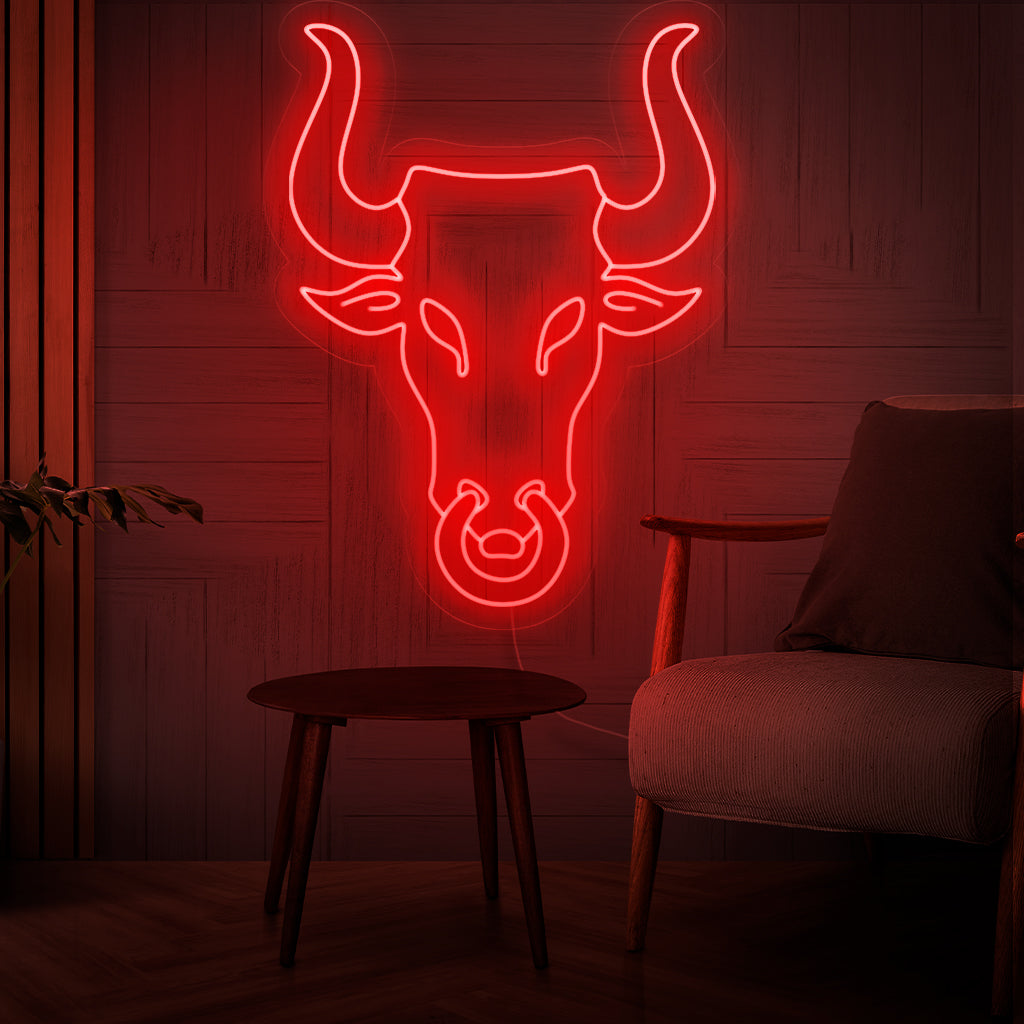 "Bull's Head Neon Sign" - Ett djärvt neonljus med den ikoniska bilden av ett tjurhuvud, som ingjuter styrka, beslutsamhet och sydvästlig charm i ditt vardagsrum.