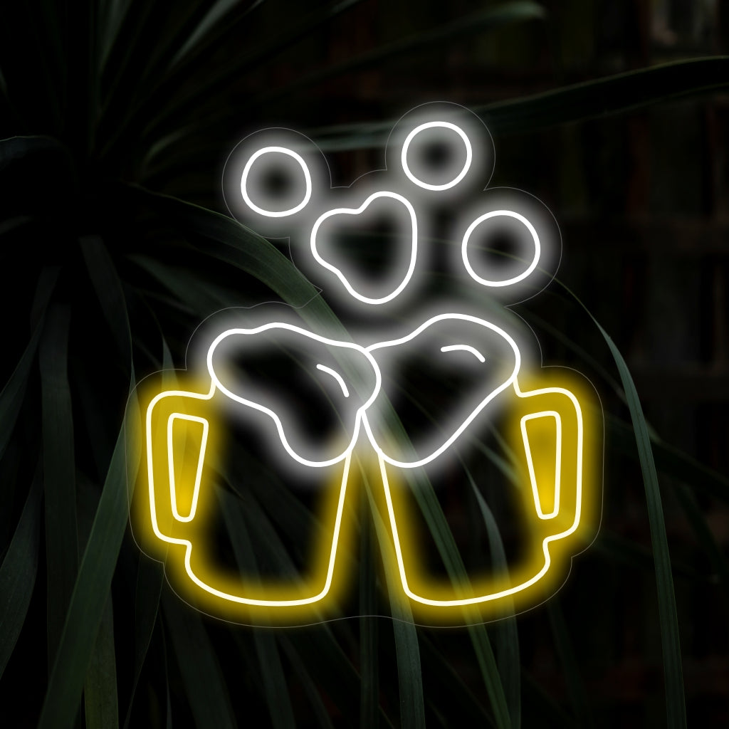 "Cheers With Beer Neon Sign" är ett festligt och celebert tillskott till din barinteriör. Ett neonljus som inbjuder dig att höja ditt glas och heja.