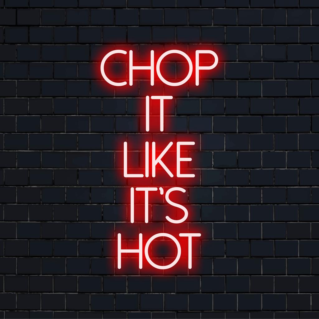 Neon LED-skylt med Chop It Like It's Hot, perfekt för köks- eller barinredning, blandar humor med ljus neontjusning.