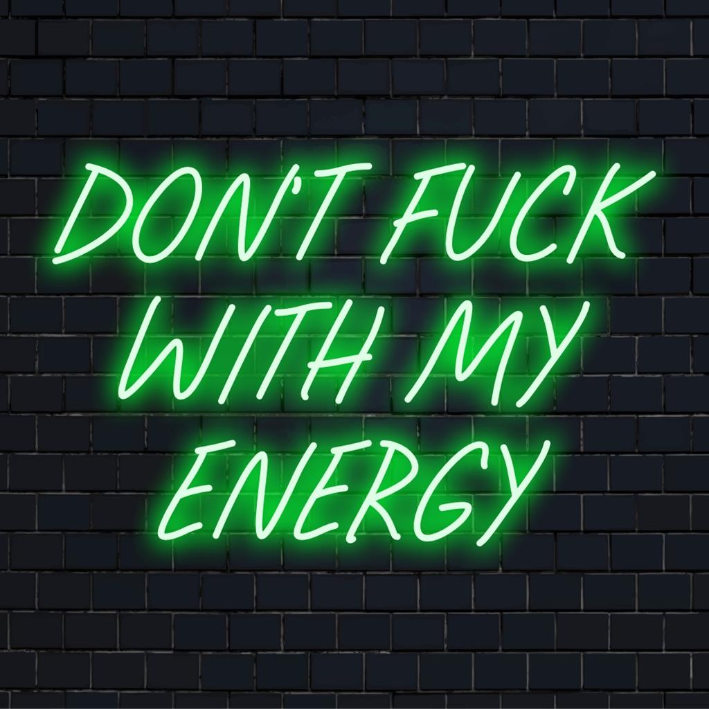 Livlig LED-neonskylt med djärvt Don't Fuck My Energy-uttalande, perfekt personlig neoncitat för ditt utrymme.