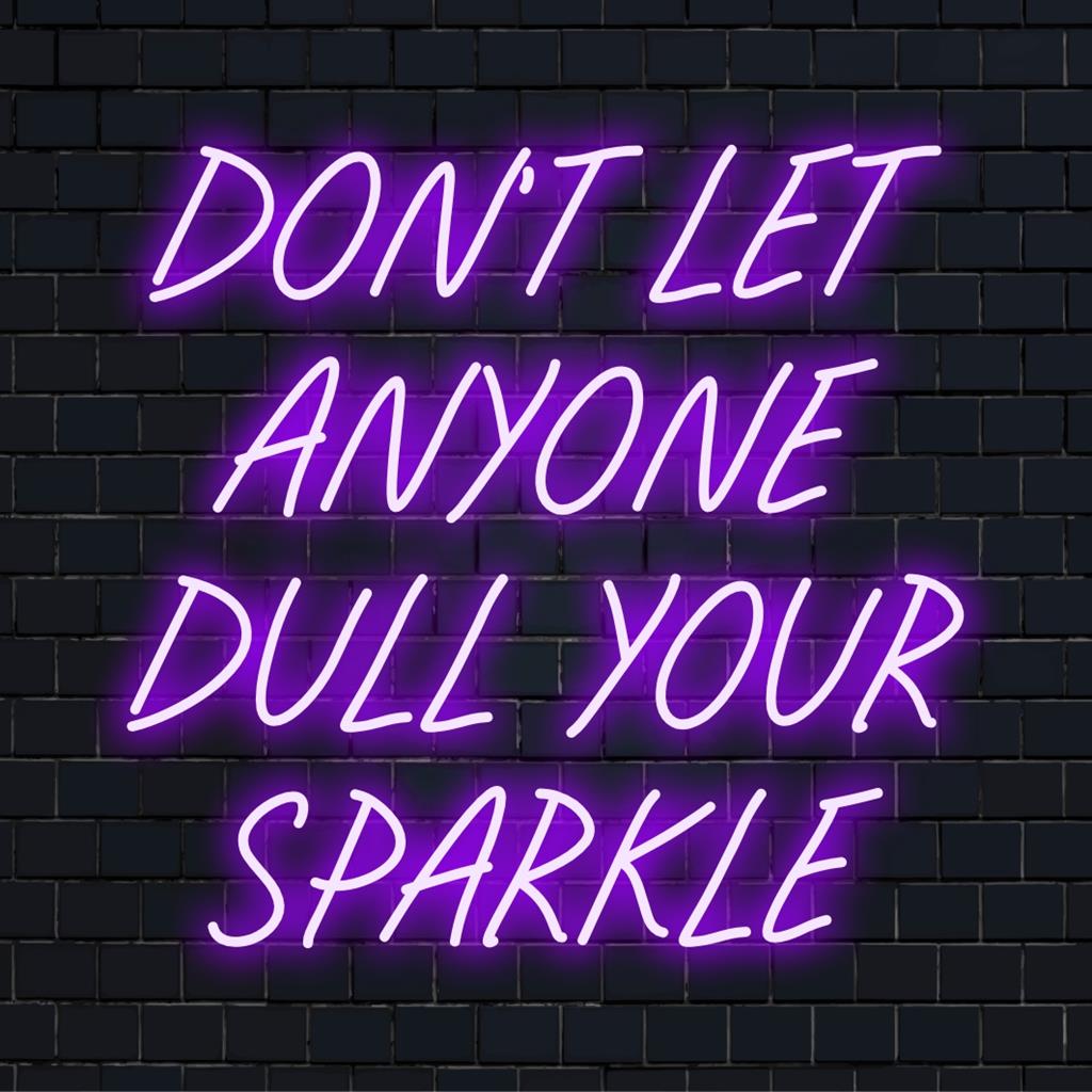 Anpassad LED-neonskylt med det bemyndigande citatet Don't Let Anyone Dull Your Sparkle, perfekt för livfull väggdekoration.