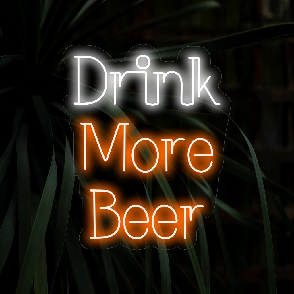 "Drink More Beer Neon Sign" utstrålar ett livligt sken, perfekt för barer och utrymmen som omfamnar en sällskaplig atmosfär.