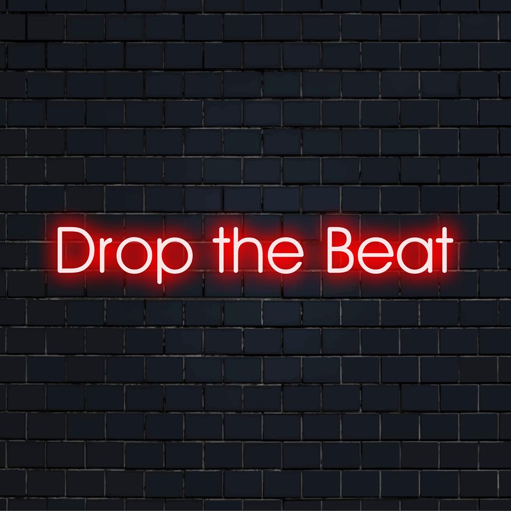 Anpassad LED-neonskylt med djärv, musikinspirerad textdesign, perfekt för livfull väggdekor och klubbatmosfär.