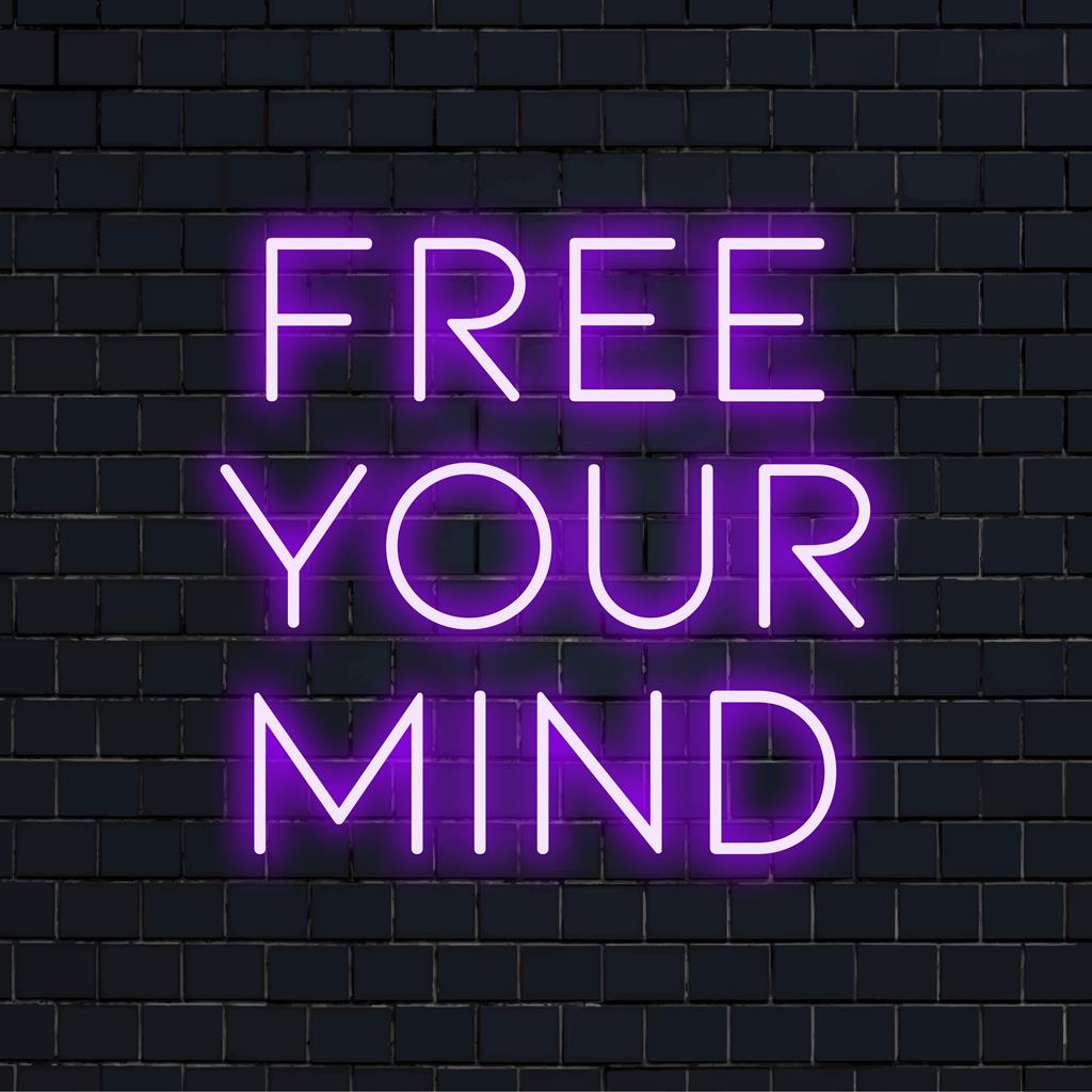 LED neonskylt med frasen Free Your Mind, som exemplifierar konstnärlig belysning och modern atmosfär.