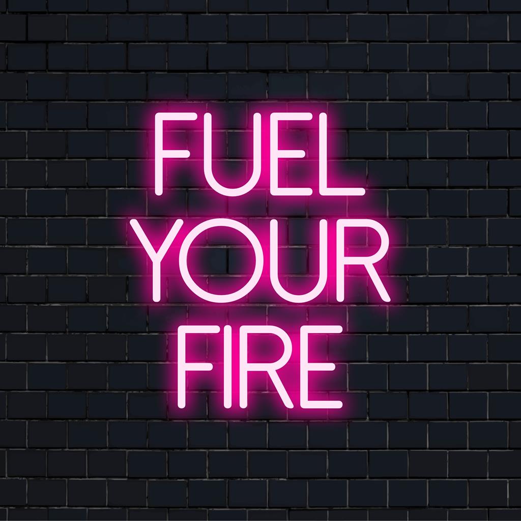 Vibrerande "Fuel your Fire" personlig LED-neonskylt, ett perfekt anpassat tillägg för att belysa alla utrymmen med motivation.