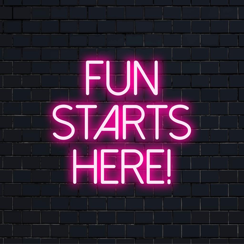 Färgglad LED-neonskylt med rolig typografi där det står Fun Starts Here! Perfekt för att lägga till livfull neondekor till alla utrymmen.