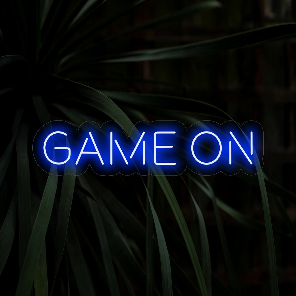"Game On Neon Sign" - Utstrålar spelenergi, perfekt för spelrum och underhållningsutrymmen, vilket signalerar början på en spännande speltid.