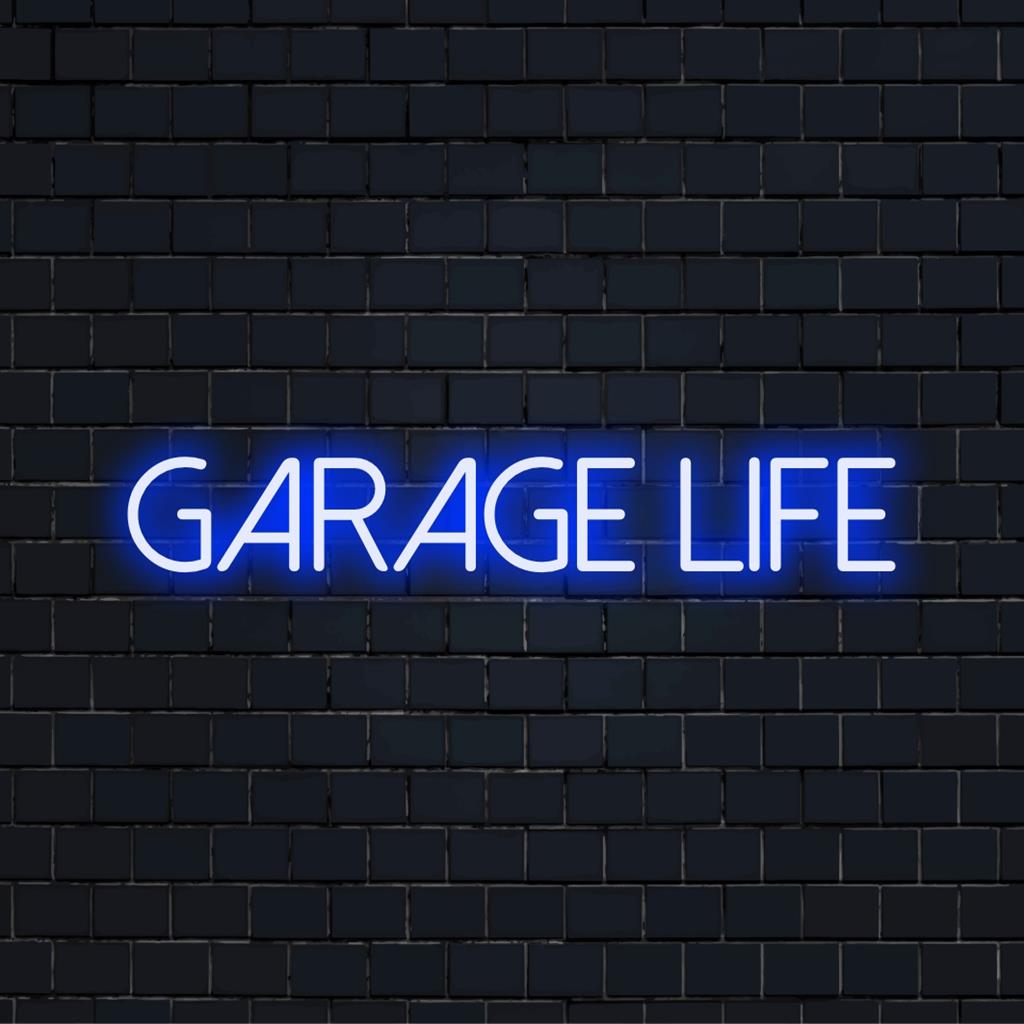 Anpassad LED-neonskylt som visar Garage Life, perfekt för att lägga till karaktär till alla utrymmen med strålande neonkonst.