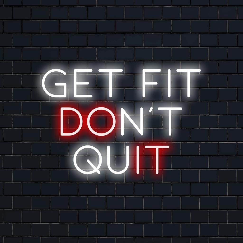 Livlig LED-neonskylt som sÀger Get Fit Don't Quit, perfekt för motiverande inredning och inspirerande trÀningsresor.