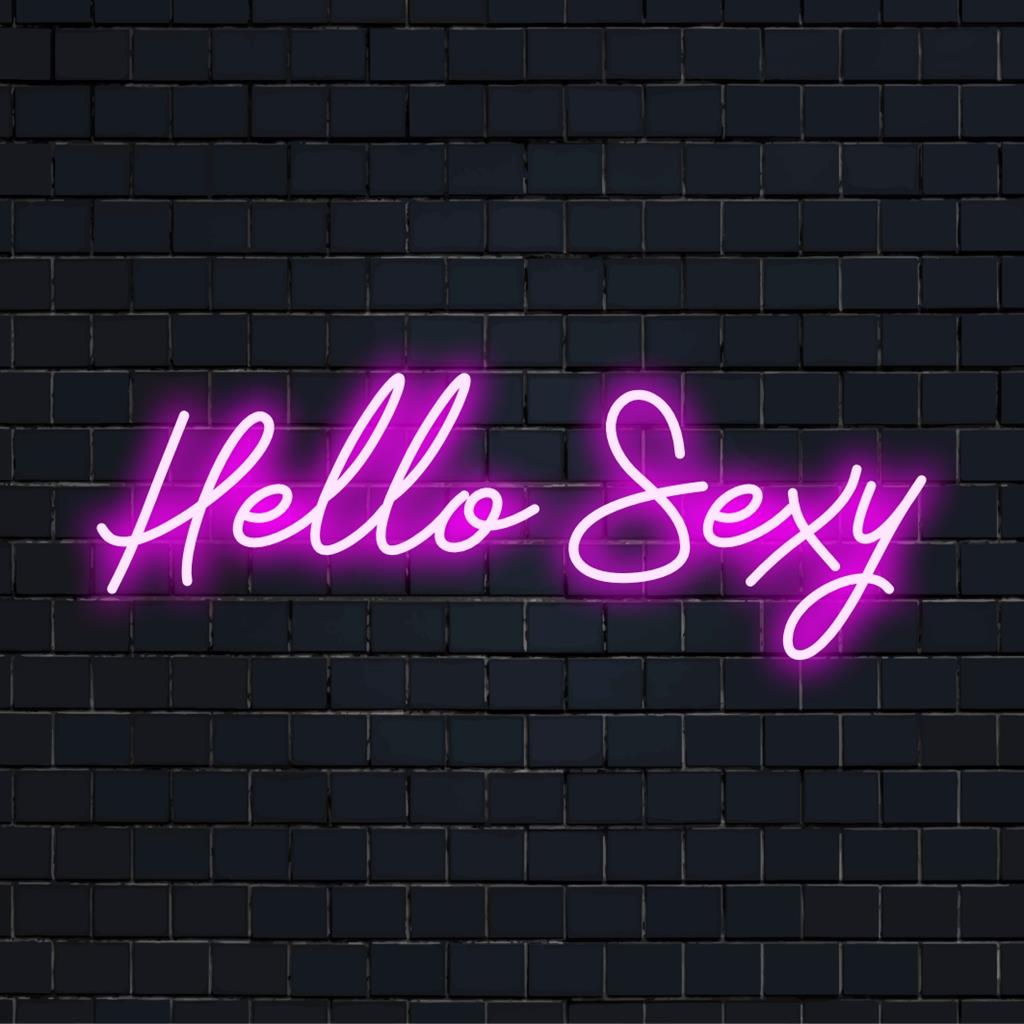 Levande skräddarsydd LED-neonskylt med texten Hello Sexy, perfekt för att lägga till en lekfull touch till alla rums inredning.