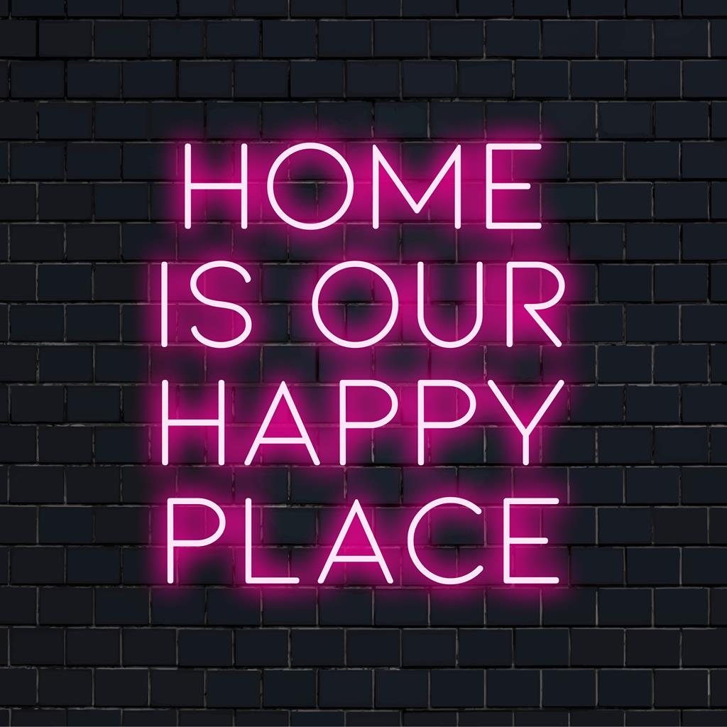 LED neonskylt som visar Home Is Our Happy Place, perfekt för att ge en varm glöd och personlig touch till din inredning.