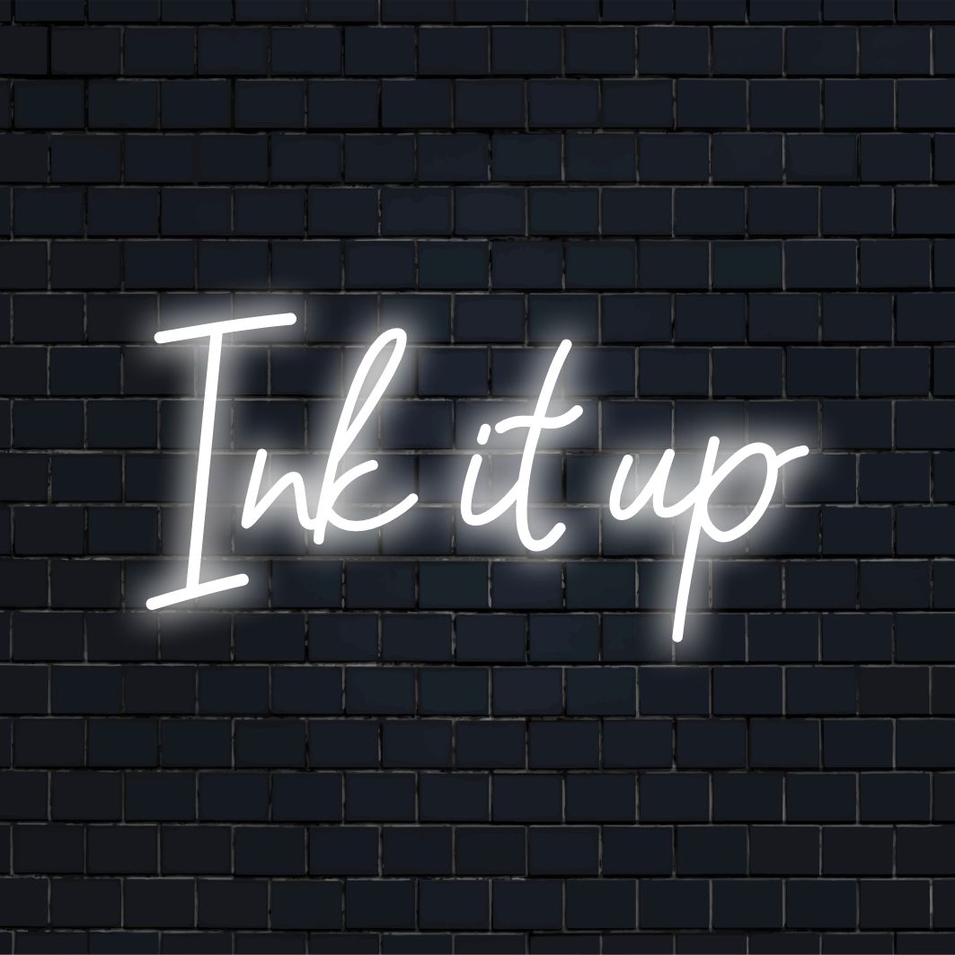 Färgglada, livfulla anpassade LED-neonskyltar perfekt för att ge en personlig touch till alla utrymmen. Modern neonljusdekor.