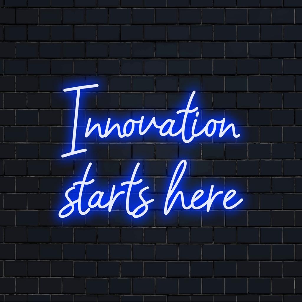 Anpassad LED neonskylt med frasen Innovation Stars Here, perfekt för modern kontorsinredning eller inspirationsutrymmen.