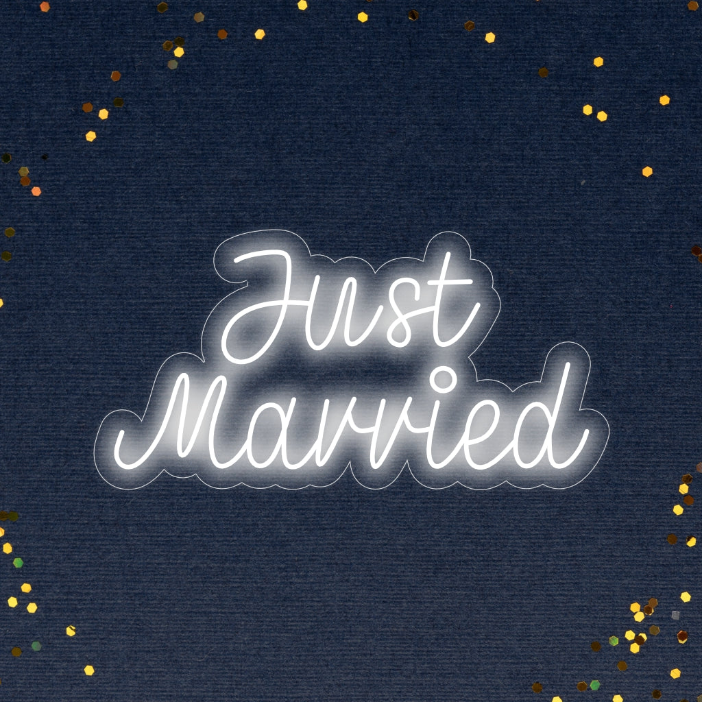 "Just Married Neon Sign" - Lys upp din speciella dag med denna charmiga neonskylt med orden "Just Married", som sprider kärlek och glädje.