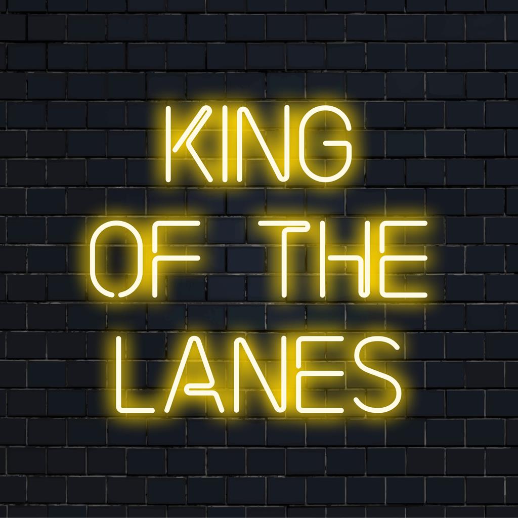 Anpassad LED neonskylt: King Of The Lanes med bowlingstiftdesign, perfekt neonljusdekor för grändentusiaster.
