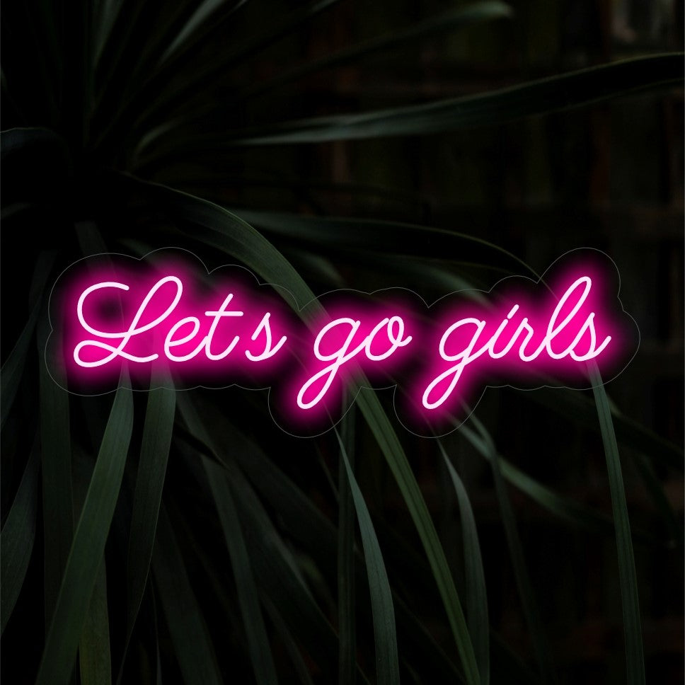 "Let's Go Girls Neon Sign" utstrålar egenmakt och spänning, vilket gör den till ett livfullt tillskott till utrymmen där roligt och positivitet frodas. Perfekt för en livlig och energisk atmosfär.