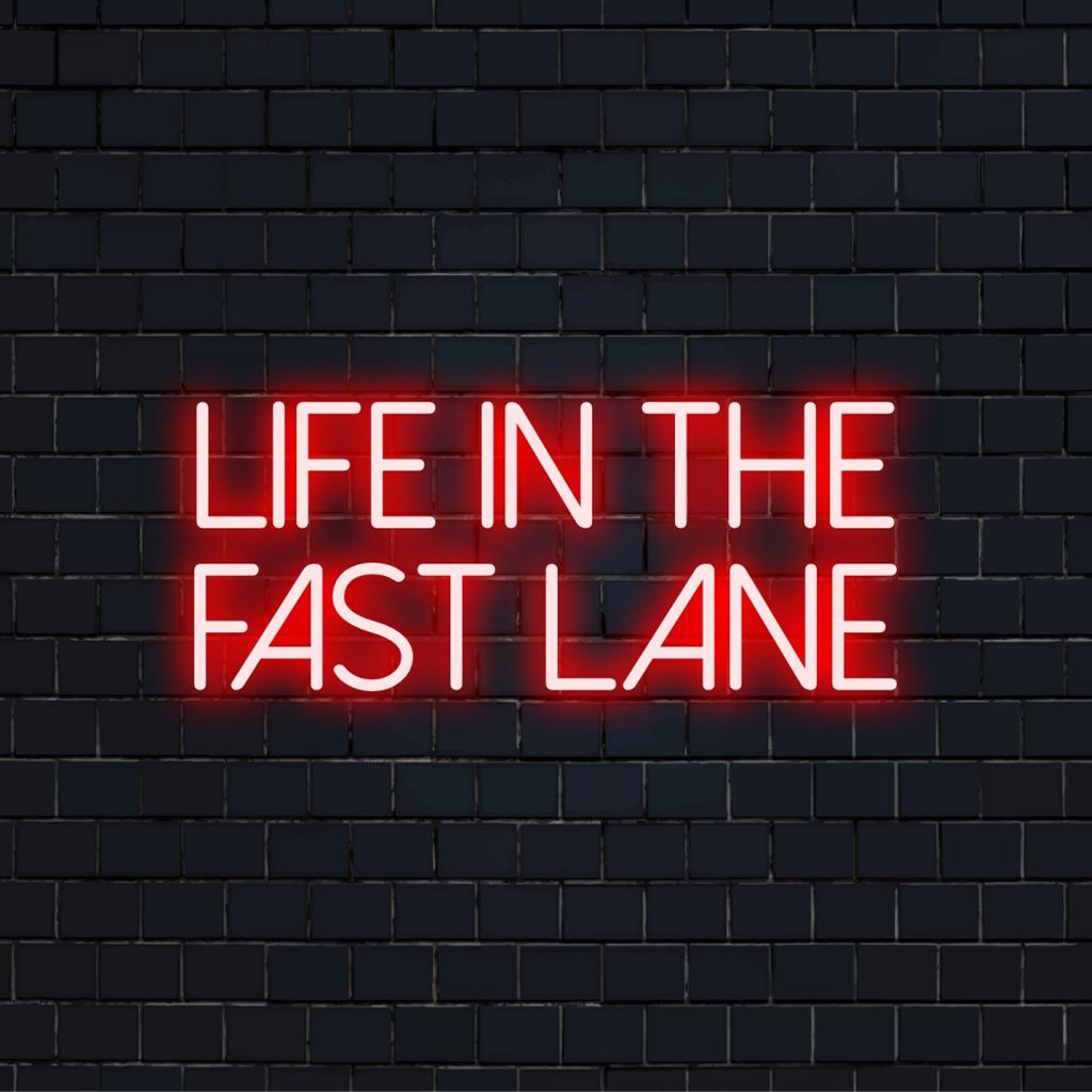 Anpassad LED-neonskylt med frasen Life In The Fast Lane, perfekt neonljusdekor för moderna utrymmen.