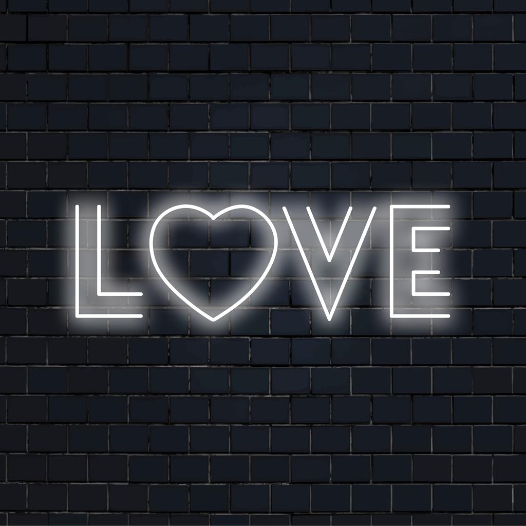 Custom Love LED-neonskylt glöder varmt, perfekt för att förbättra heminredningen med en personlig, lysande touch.