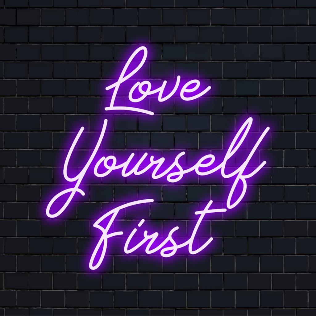 LED neonskylt med Love Yourself First, handgjord, perfekt för personlig heminredning eller inspirerande väggkonst.