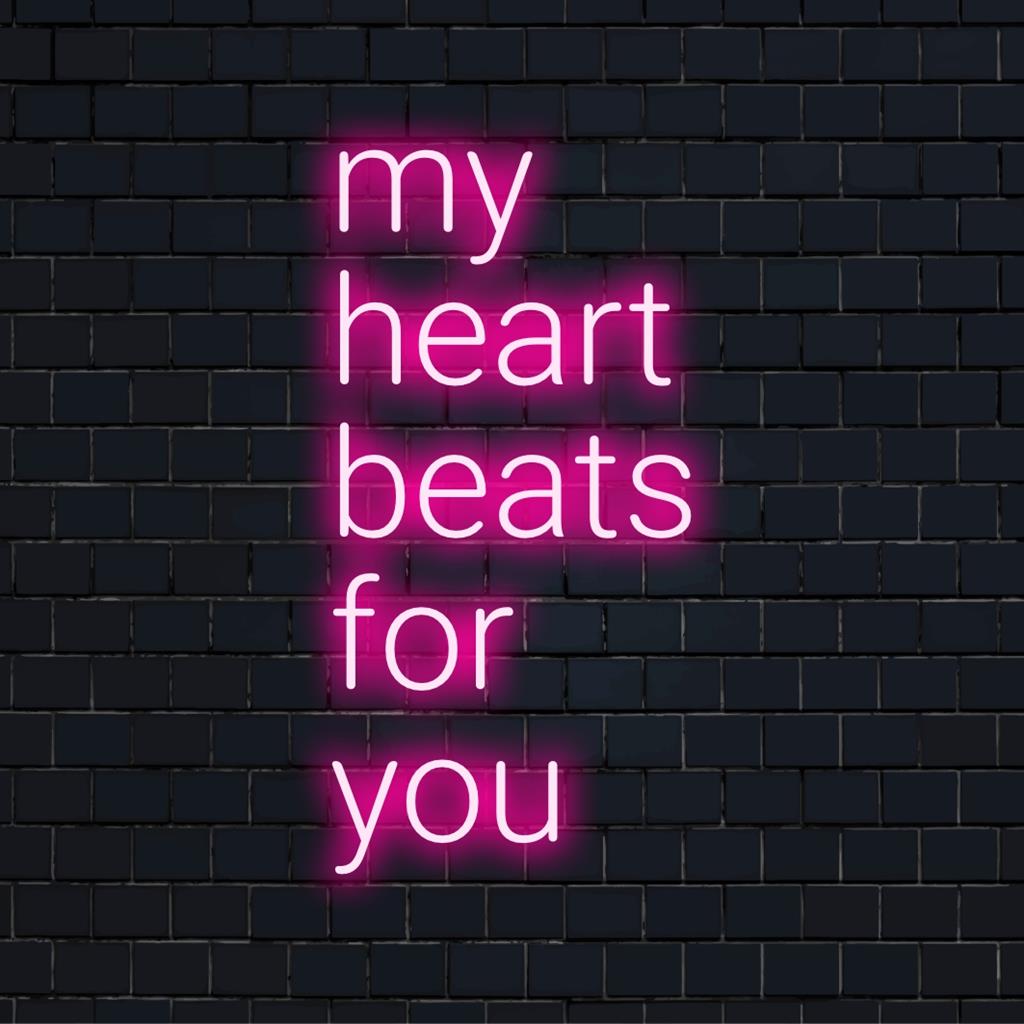 Anpassad LED-neonskylt med My Heart Beats For You, perfekt för att ge en innerlig glöd till vilket utrymme som helst.