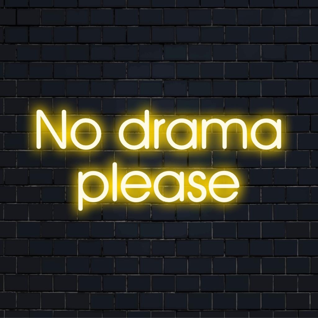 LED neonskylt med frasen No Drama Please i ljusa nyanser, perfekt för minimalistisk neondekor.