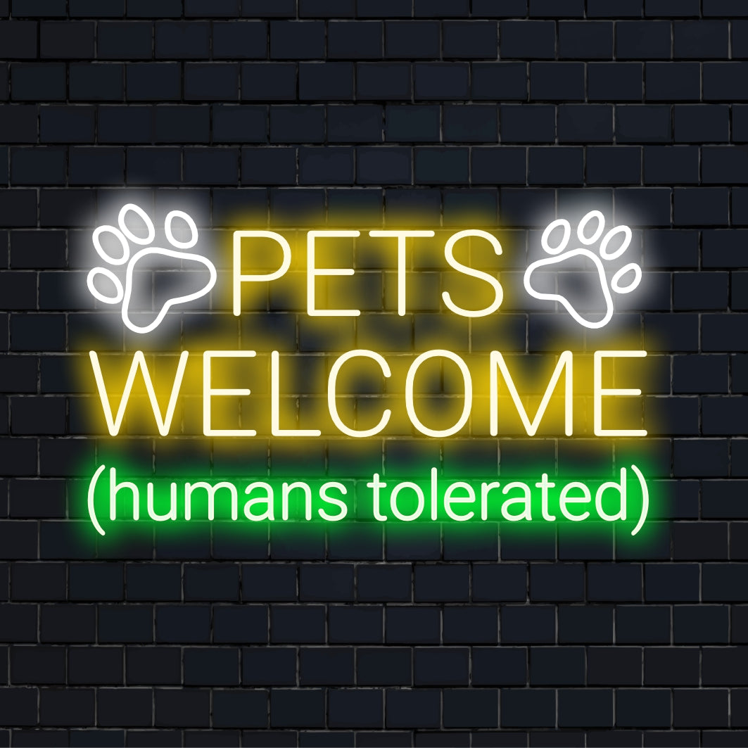 LED neonskylt med frasen Pets Welcome People Tolerated, ett unikt neonkonstverk perfekt för husdjursälskare.
