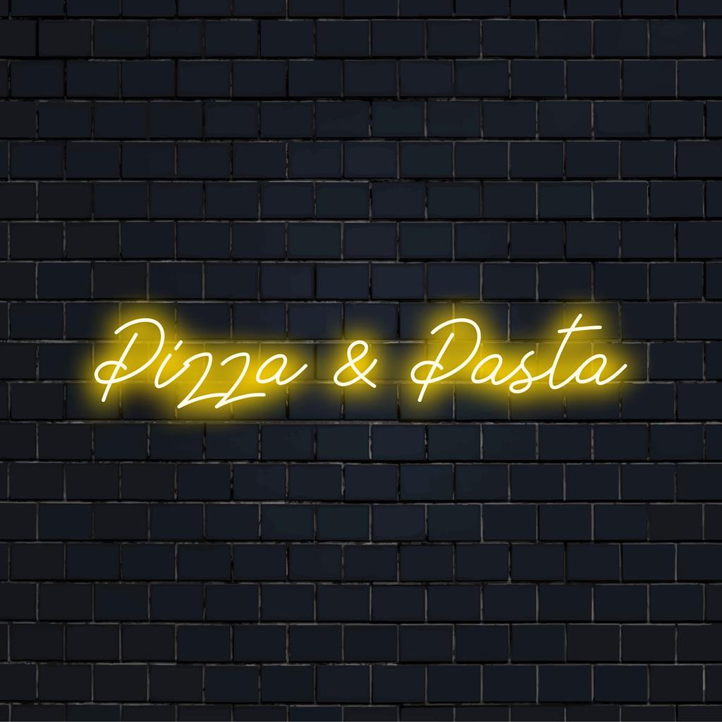 Livlig neonskylt som visar korsade pizzaskivor och pastagaffel, perfekt anpassad LED-design för matälskares inredning.