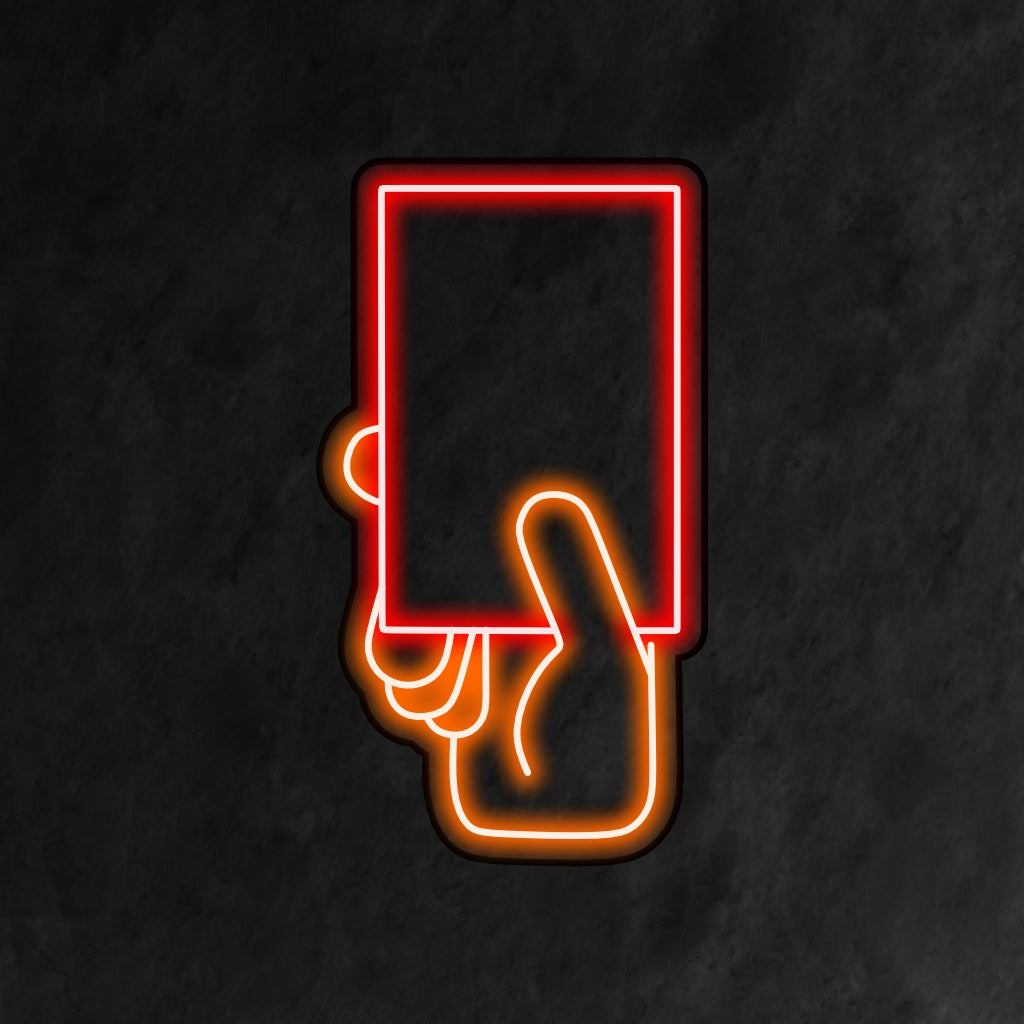 "Referee Holding A Red Card Neon Sign" skildrar ett kraftfullt ögonblick som ger en djärv och konkurrenskraftig touch till din inredning med sporttema."