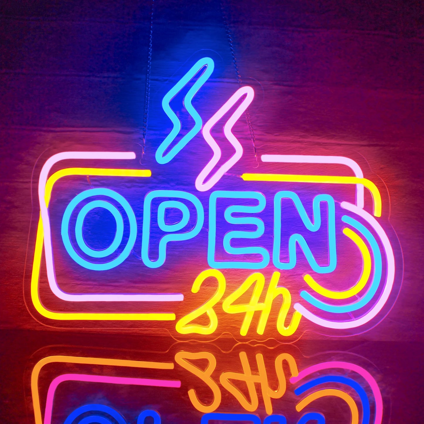 Bilden har en levande LED-neonskylt som visar meddelandet "24 Hours Open" med ljusa, glödande bokstäver.
