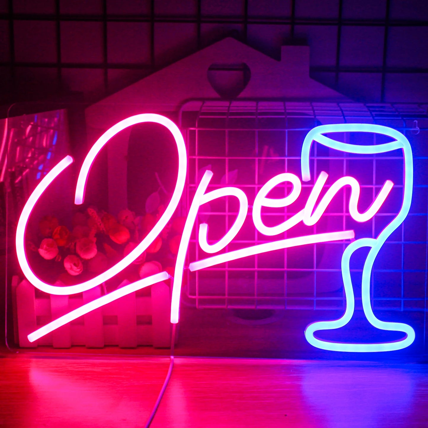 Bilden har en LED neonskylt formad som ett öppet vinglas.