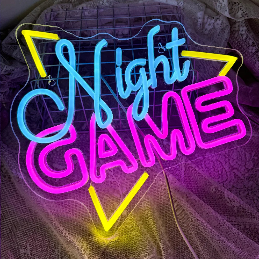 Bilden visar en livlig "Game Night" LED neonskylt.