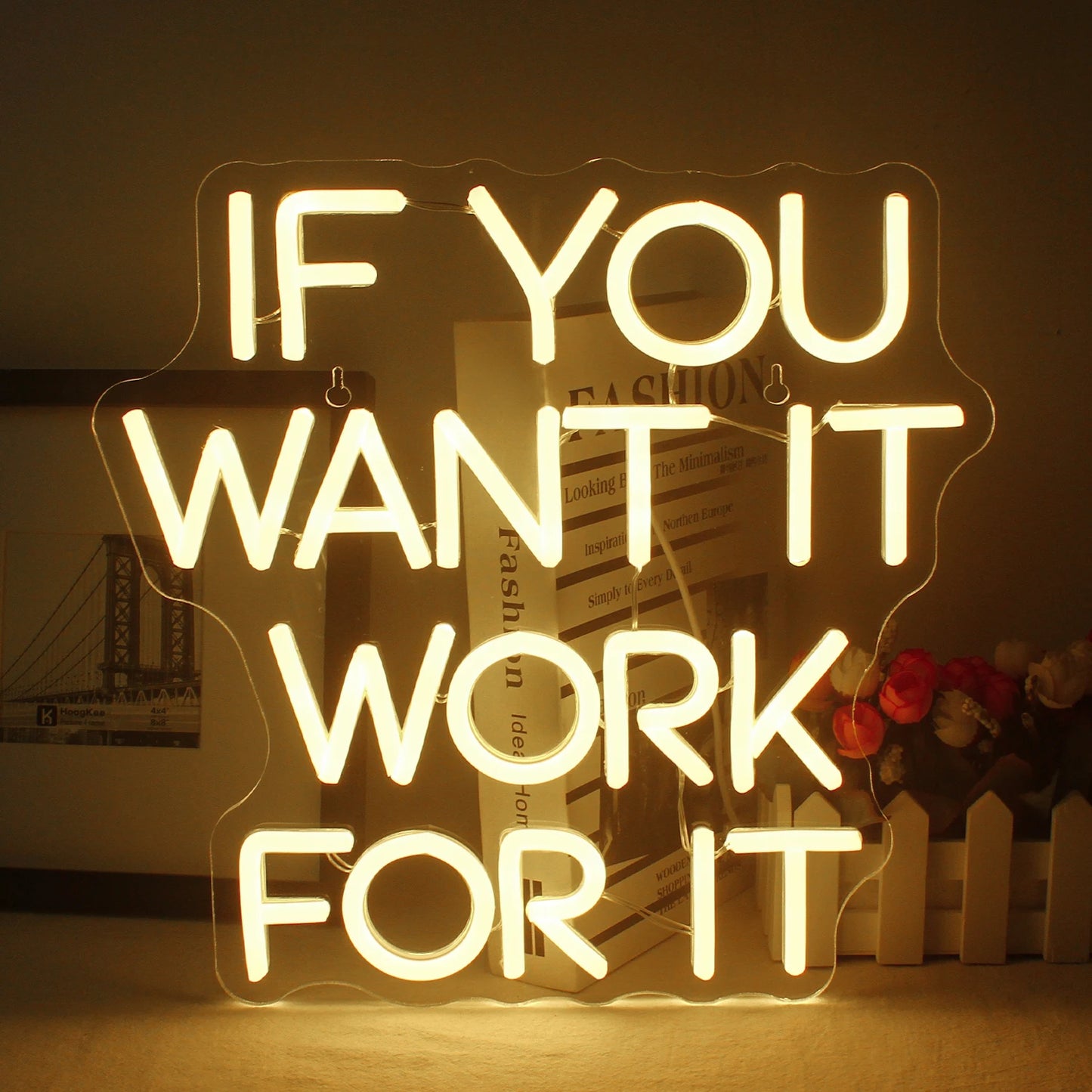Bilden visar en LED-neonskylt med frasen "If You Want It Work For It" i ljusa, livfulla färger.