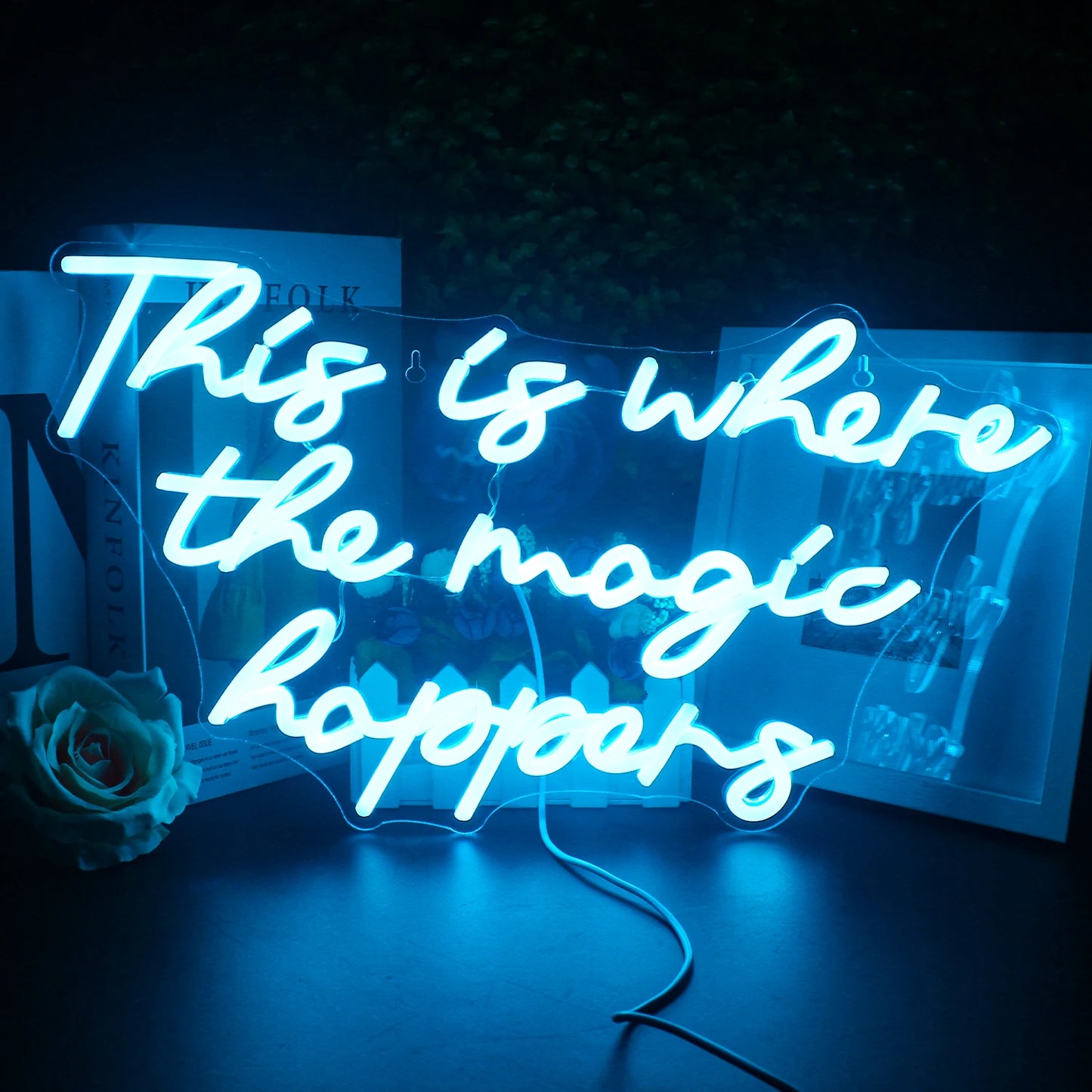 Bilden visar en levande neonskylt som lyser upp frasen "This is Where The Magic Happens" i ett elegant, kursivt teckensnitt.