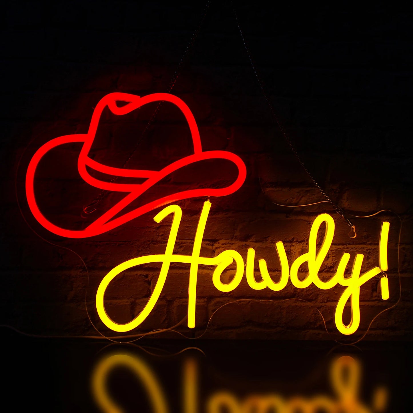 En levande LED-neonskylt i form av en cowboyhatt, med ordet "Howdy" elegant integrerat i designen.