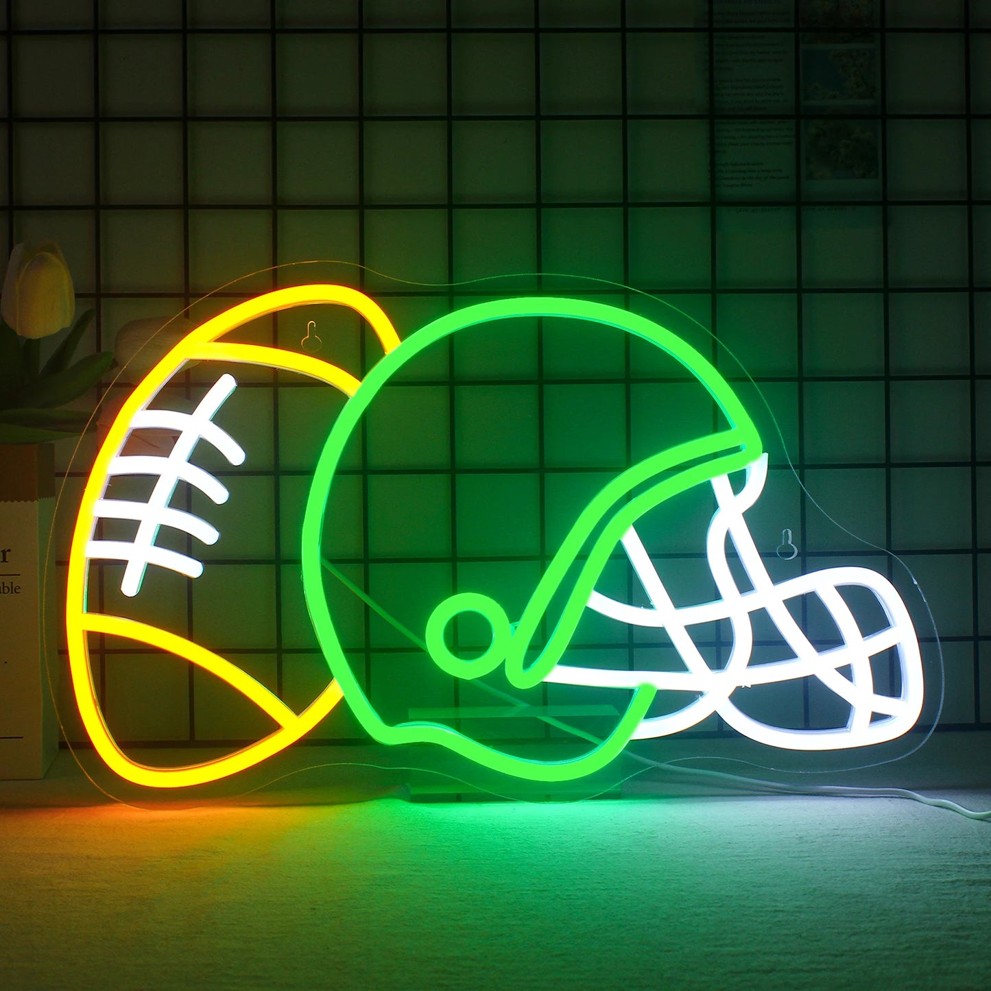 Bilden har en levande LED-neonskylt i form av en rugbyhjälm.