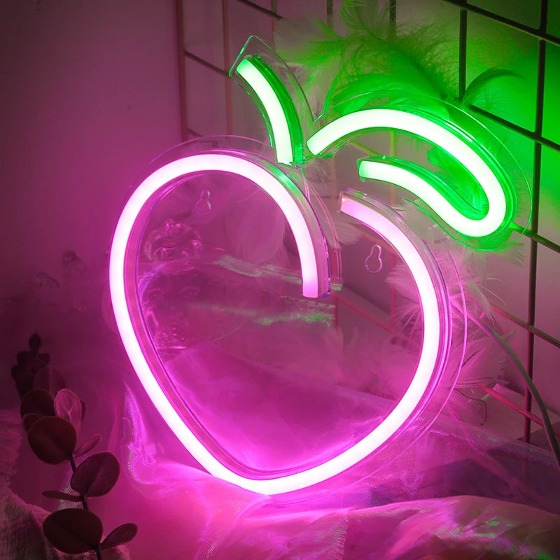 En elegant designad Peach LED Neonskylt lyser upp med ett mjukt, varmt sken.