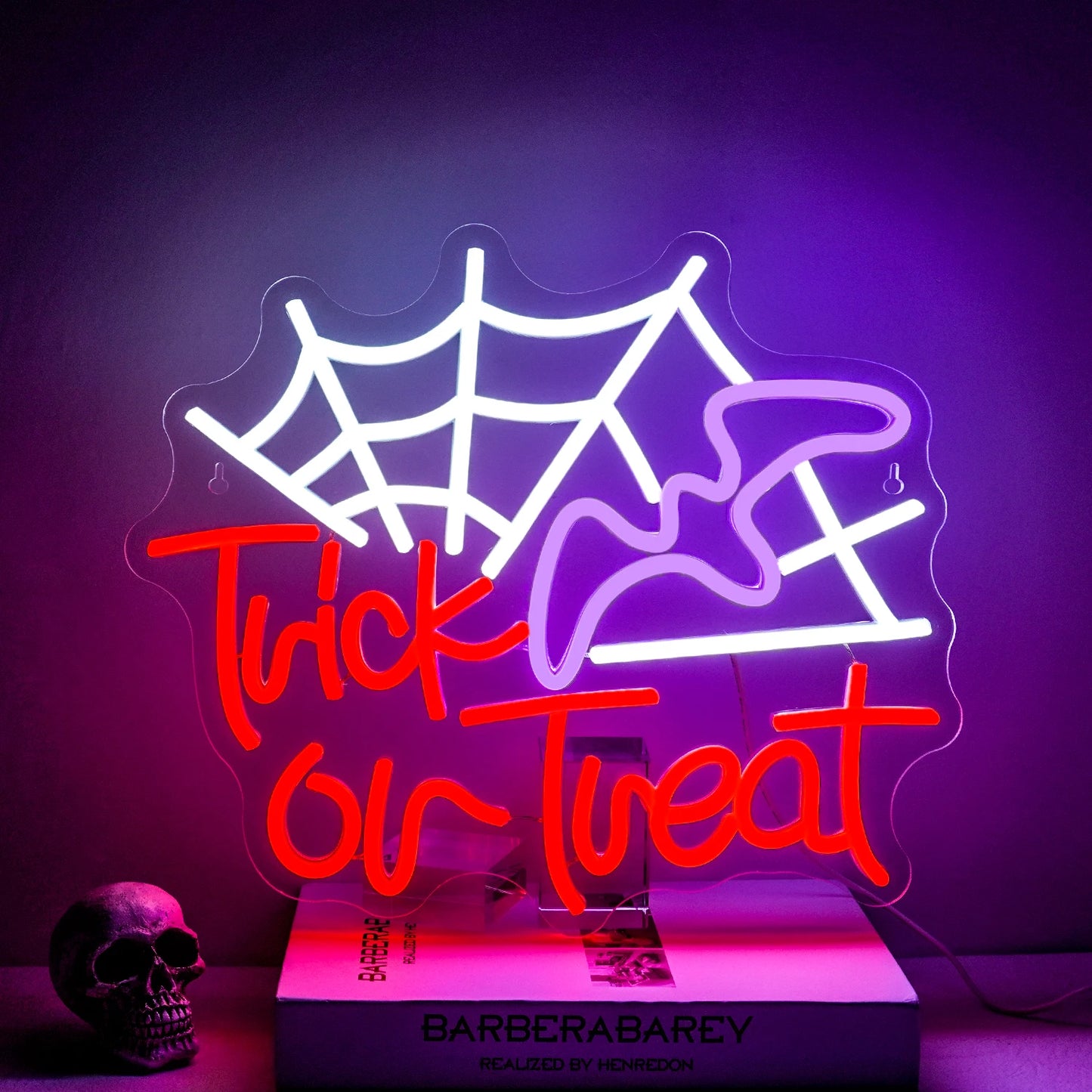 En livlig LED-neonskylt som visar frasen "Trick Or Treat" med feta, lekfulla bokstäver.
