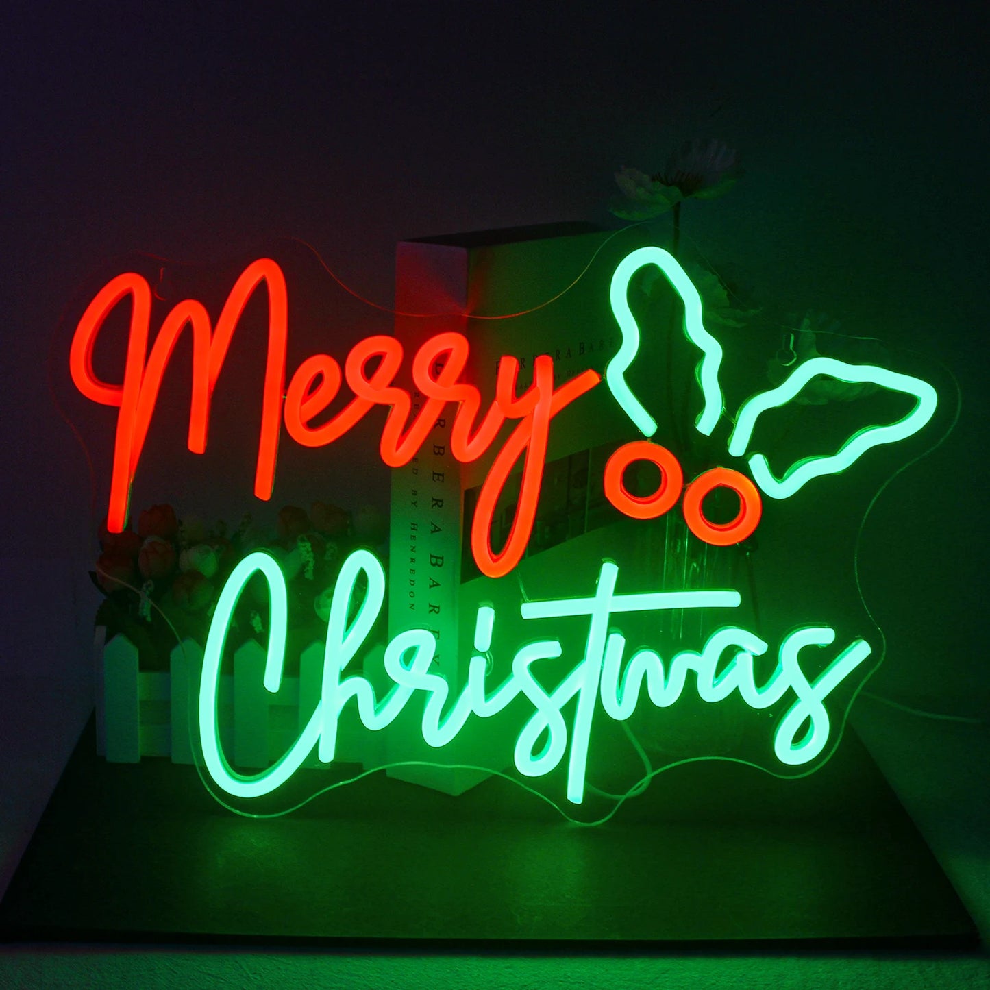 En livlig "Merry Christmas" LED neonskylt visas mot en mörk bakgrund.