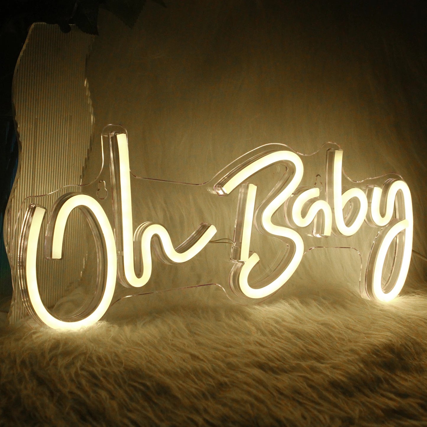 En livlig "Oh Baby" LED neonskylt med eleganta, kursiva bokstäver.