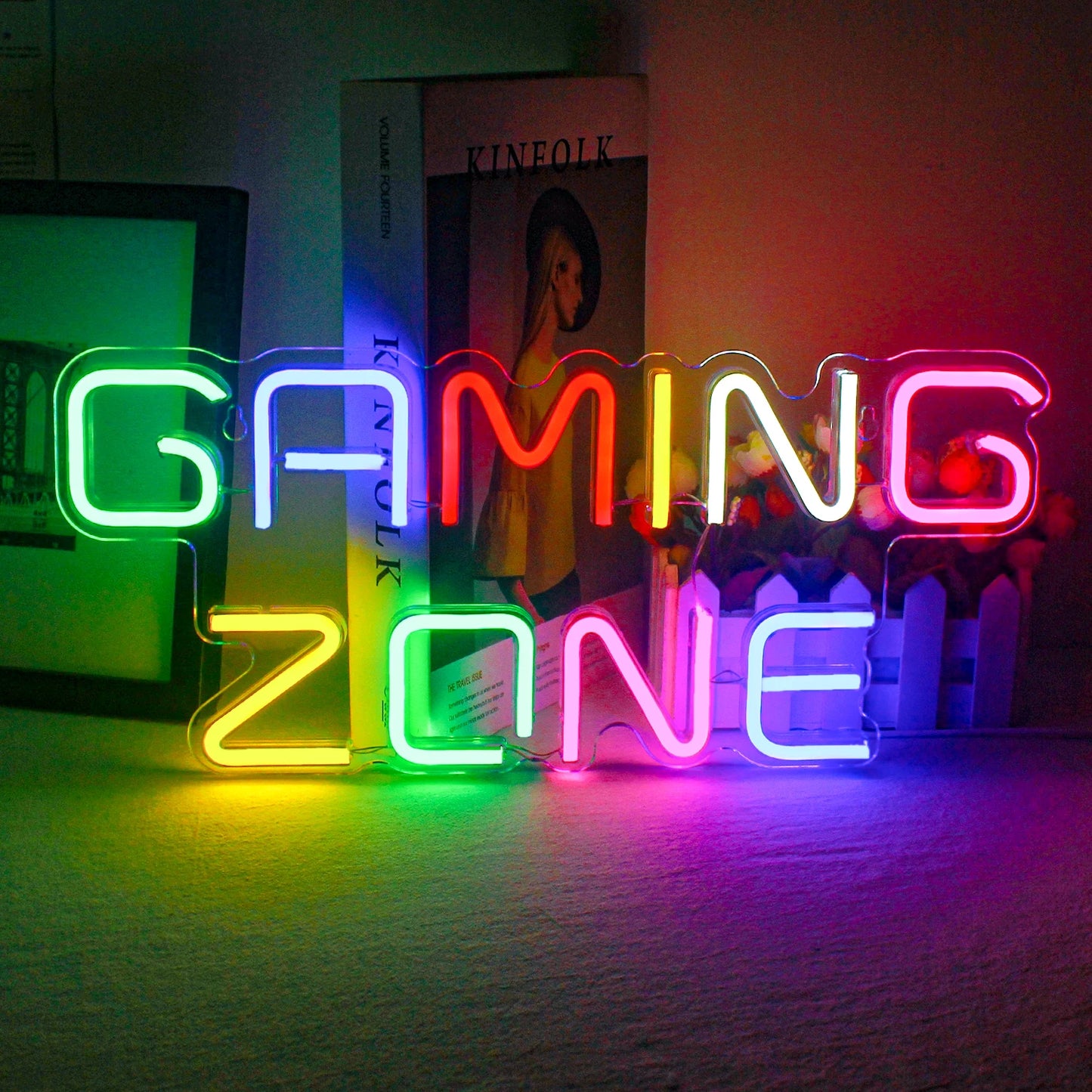 Bilden visar en levande LED-neonskylt som anger "Gaming Zone.