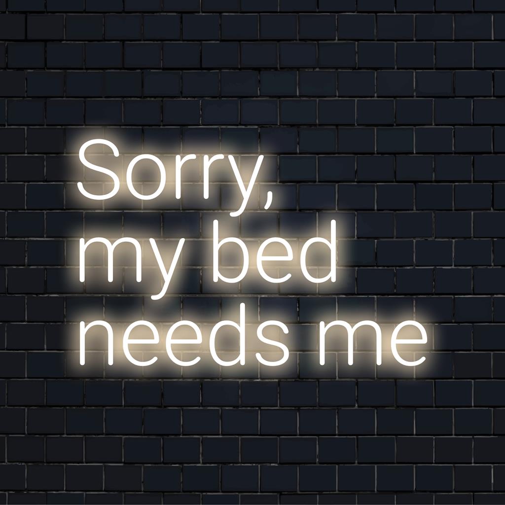 Anpassad LED-neonskylt läsning Sorry, My Bed Needs Me med ljusa, nyckfulla bokstäver för unik sovrumsinredning.