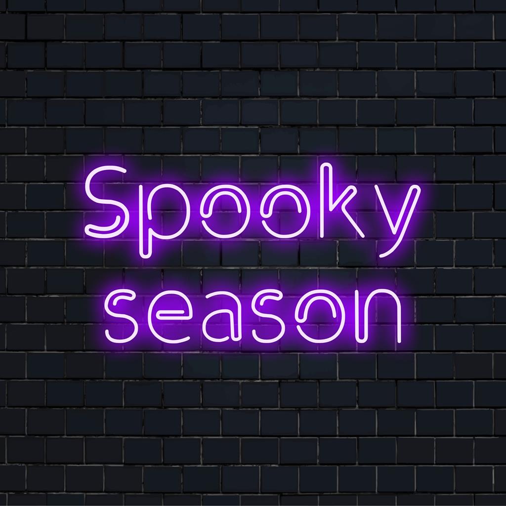 Livlig, skräddarsydd LED-neonskylt som läser Spooky Season med rolig, festlig stil. Perfekt neonljusdekor för Halloween-entusiaster.
