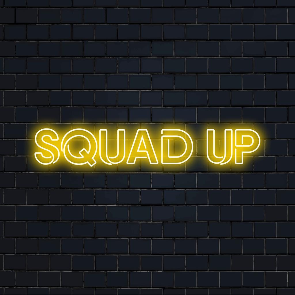 LED neonskylt med Squad Up i fet typografi; perfekt för grupputrymmen eller evenemang. Energisk och anpassningsbar neondekor.