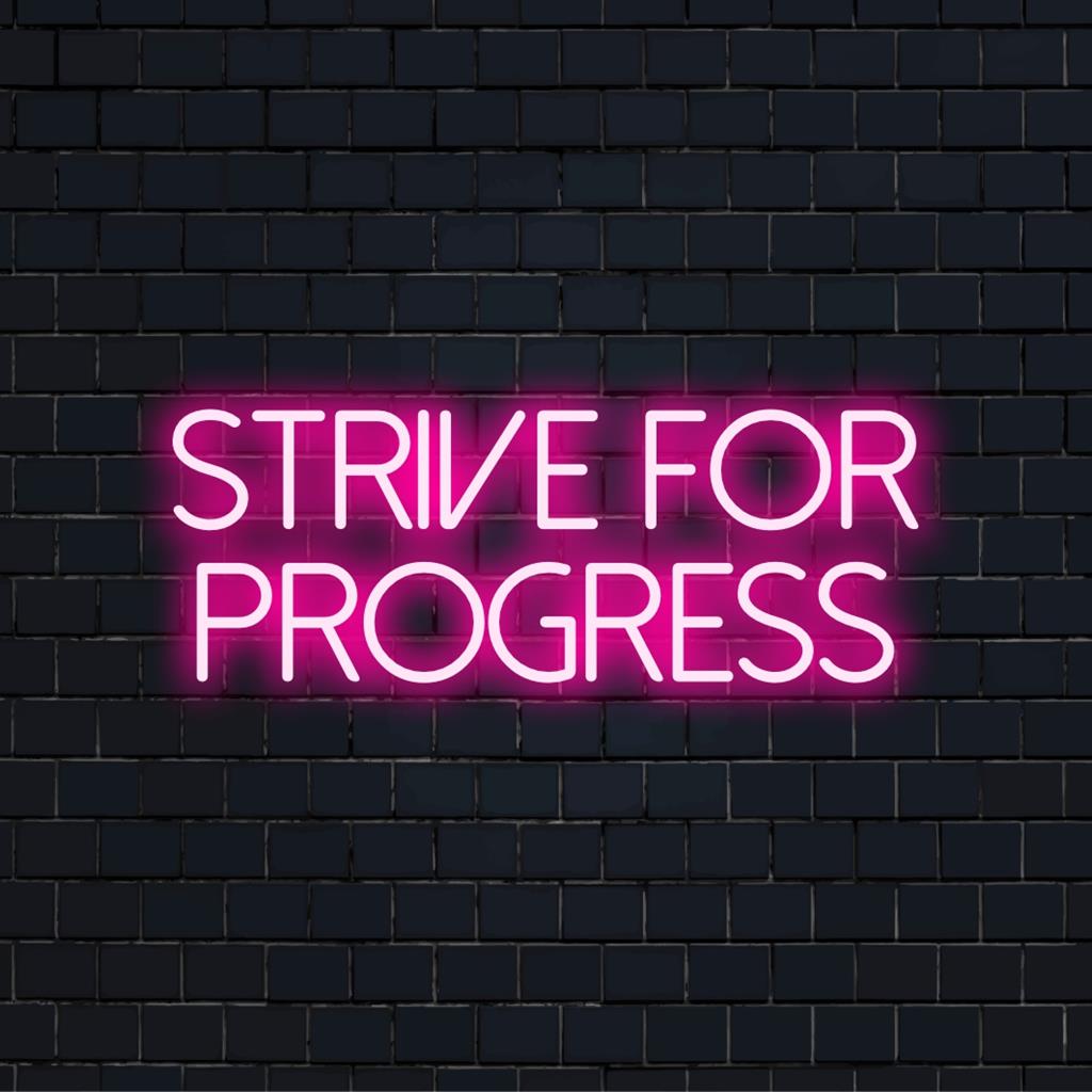 Anpassad LED neonskylt med Strive For Progress glödande text; effektfull neoncitatkonst för inspiration och inredning.