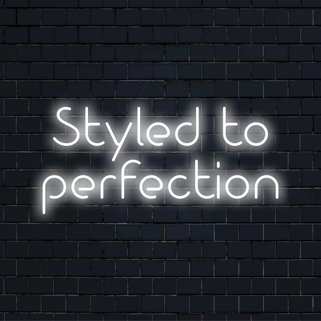 Levande LED neonskylt fångar urban chic, perfekt för moderna interiörer; skräddarsydd självlysande dekor som definierar stil.