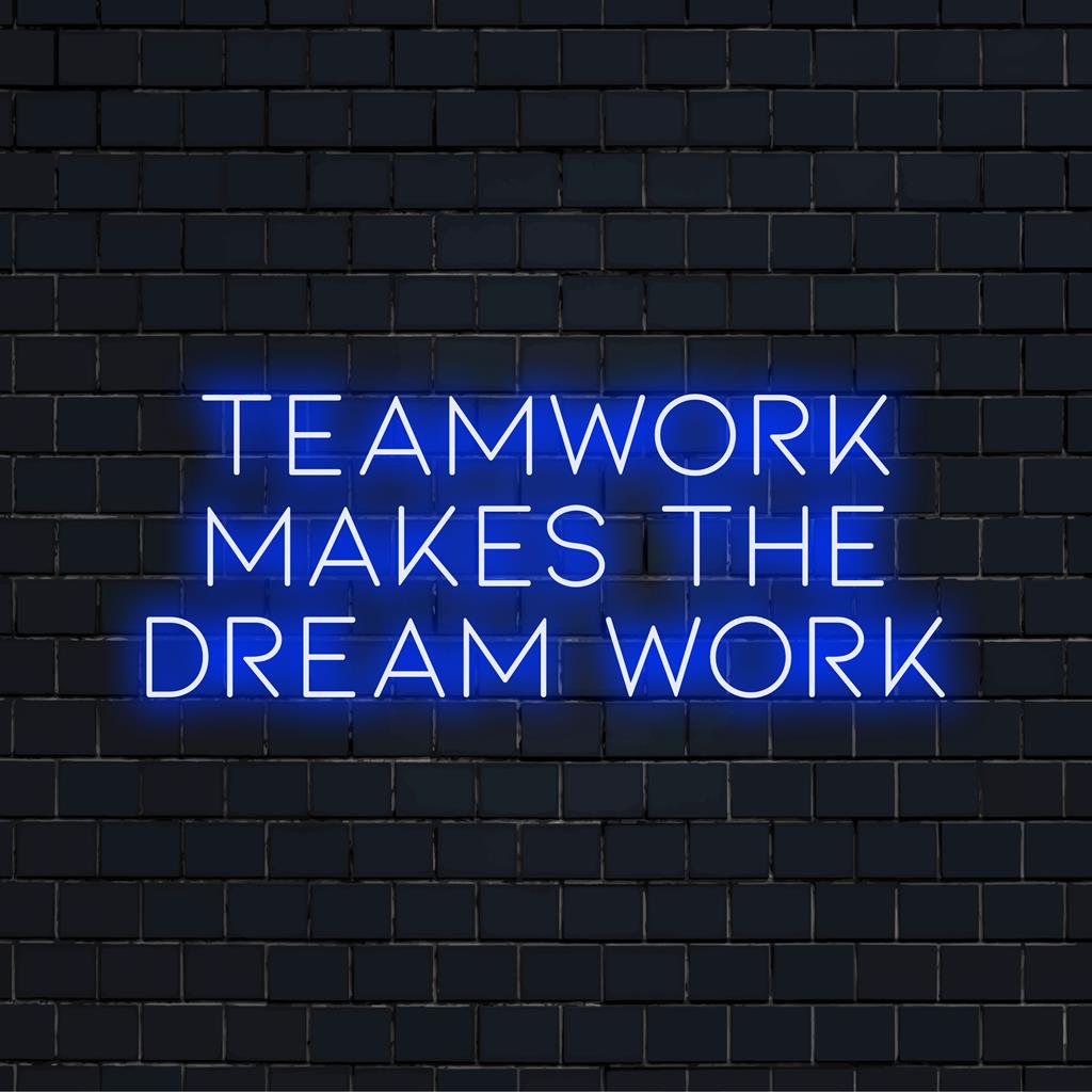 Denna livfulla anpassade LED-neonskylt illustrerar kreativt frasen Teamwork Makes The Dream Work i levande glödande färger.